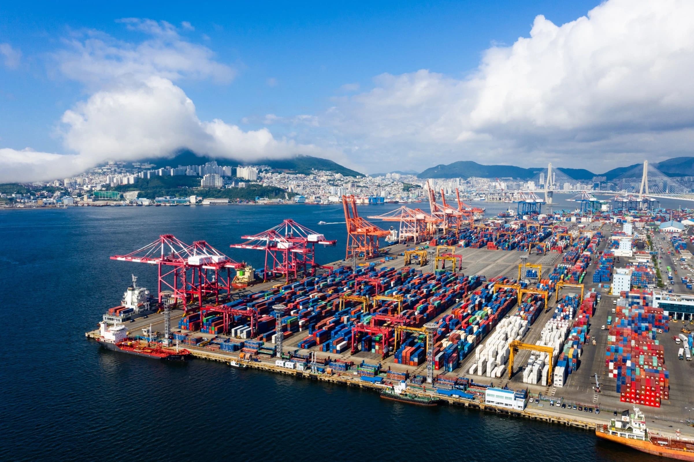 Digital and automated port of Singapore